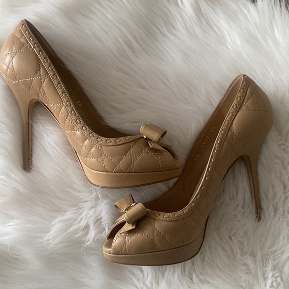 ❤️❤️❤️❤️Gorgeous CHRISTIAN Dior peep toes❤️❤️❤️ - Picture 1 of 4